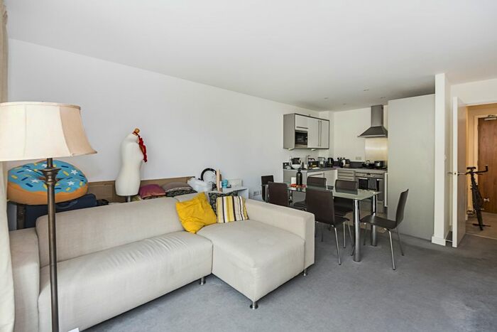 2 Bedroom Flat To Rent In Buckler Court, Eden Grove, London, N7