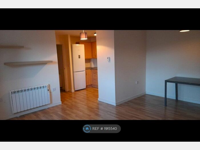 2 Bedroom Flat To Rent In Sandalwood Road, Westbury, BA13