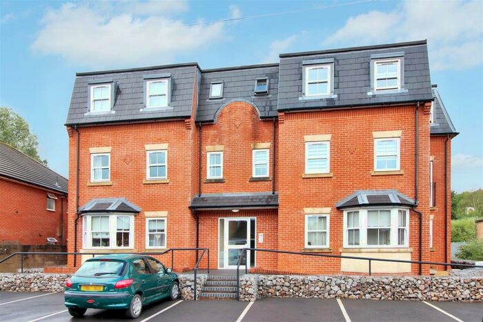 1 Bedroom Flat To Rent In Middleton Road, Salisbury, SP2