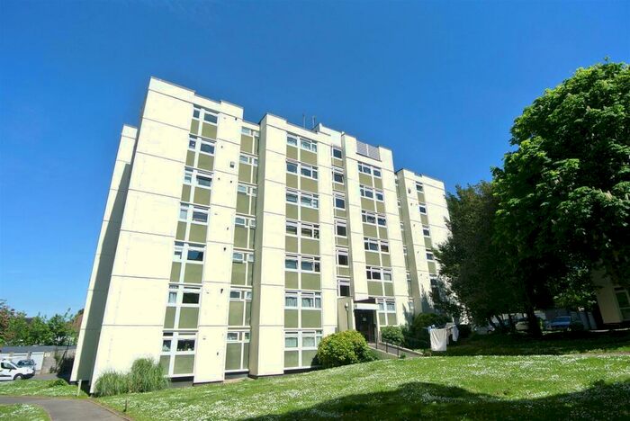 2 Bedroom Apartment To Rent In Weybridge, KT13