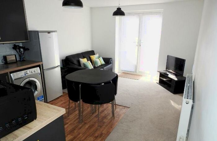 2 Bedroom Apartment To Rent In Holderness Road, HU8
