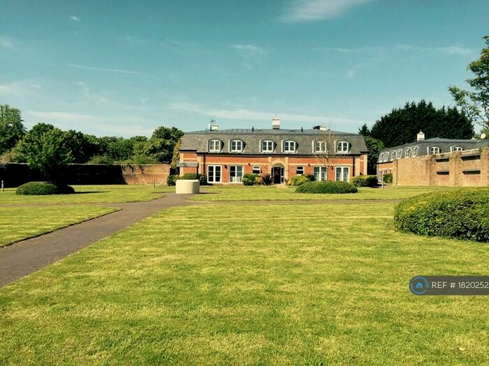 2 Bedroom Flat To Rent In The Pavilions, Worth, Crawley, RH10