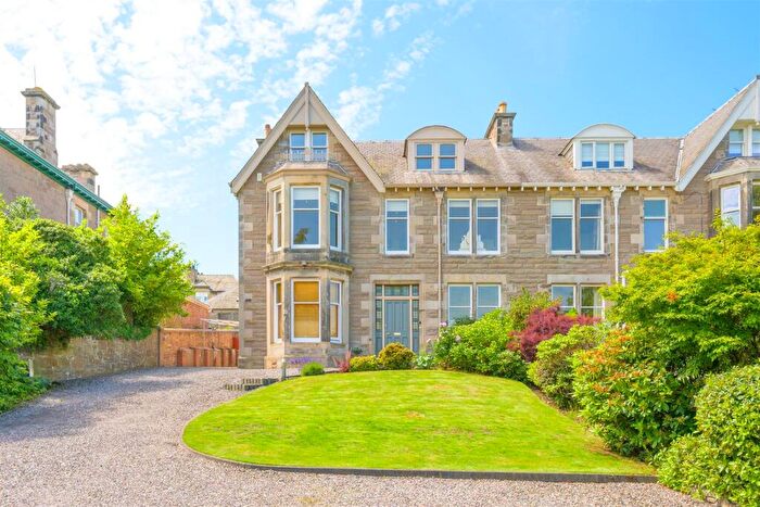 5 Bedroom Semi-Detached House For Sale In Glasgow Road, Perth, PH2
