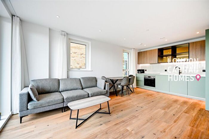 2 Bedroom Flat To Rent In Iris House, Cedrus Avenue, UB1