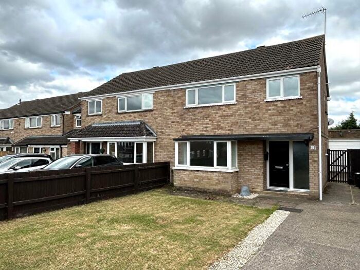 3 Bedroom Semi-Detached House To Rent In Surrey Place, Bletchley, MK3