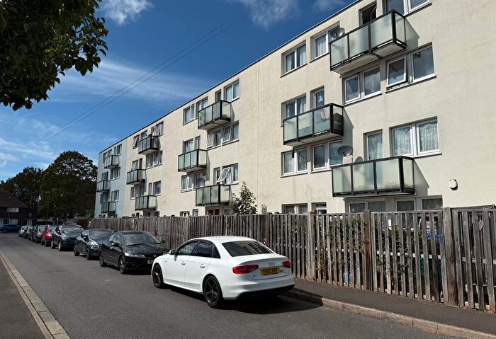 2 Bedroom Flat For Sale In Cornwell Close, Gosport, PO13