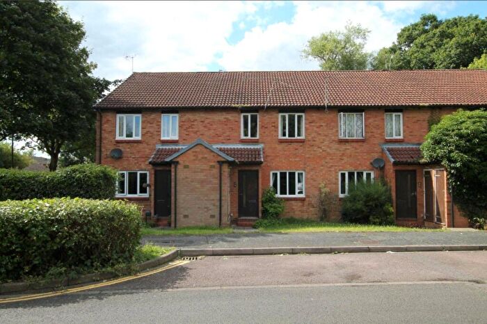 1 Bedroom Apartment For Sale In Hallington Close, Woking, Surrey, GU21
