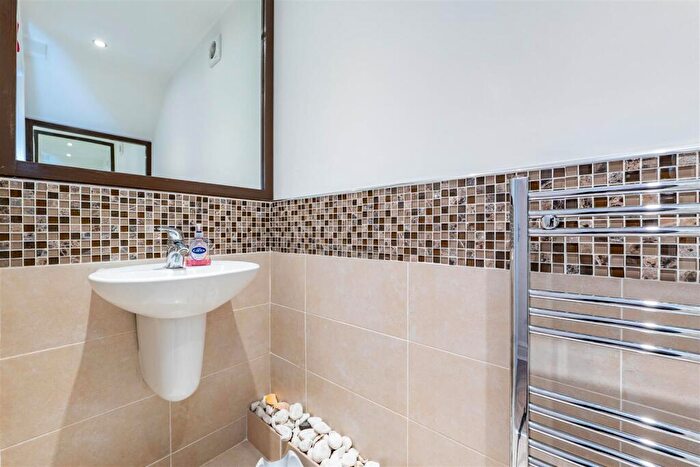 3 Bedroom Town House To Rent In Farington Court, Farington, Leyland, PR25