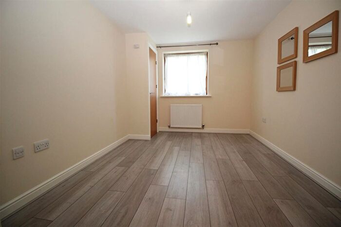 2 Bedroom Flat To Rent In Commonwealth Drive, Three Bridges, Crawley, West Sussex., RH10