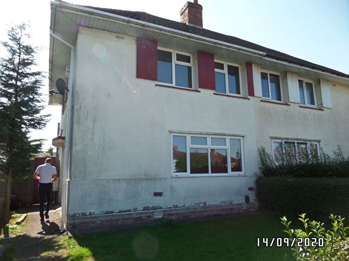 2 Bedroom Semi Detached House To Rent In Bentley Grove, Birmingham, B29