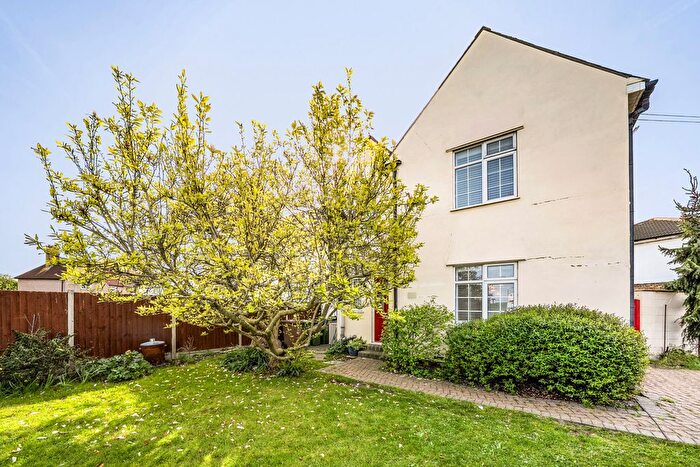 3 Bedroom Semi Detached House For Sale In Central Avenue, Welling, DA16