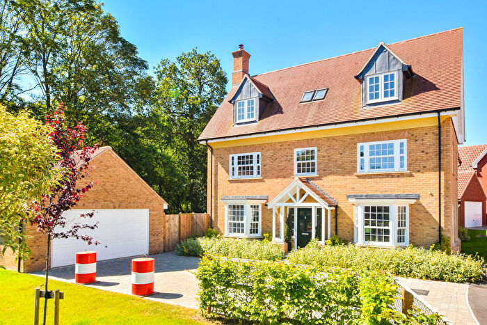 6 Bedroom Detached House For Sale In Woodlands Meadow, New Homes, CM6