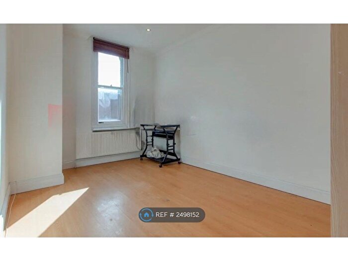 2 Bedroom Flat To Rent In Pickets Street, London, SW12