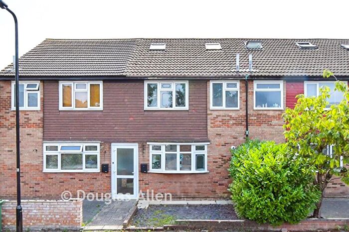 3 Bedroom Terraced House For Sale In Field Close, Chingford, E4