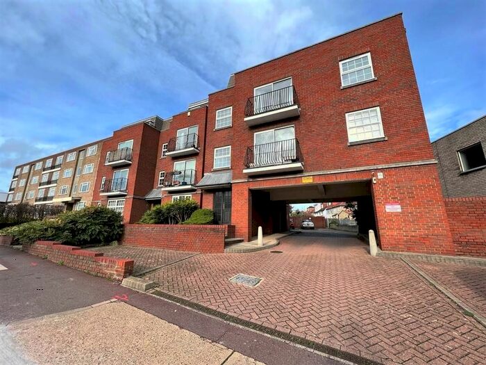 2 Bedroom Flat To Rent In London Road, Leigh-On-Sea, SS9
