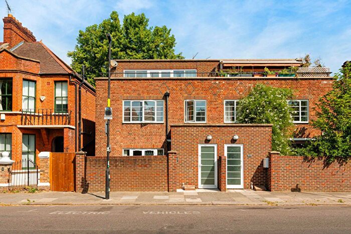 3 Bedroom Semi-Detached House To Rent In Carre Mews, London, SE5