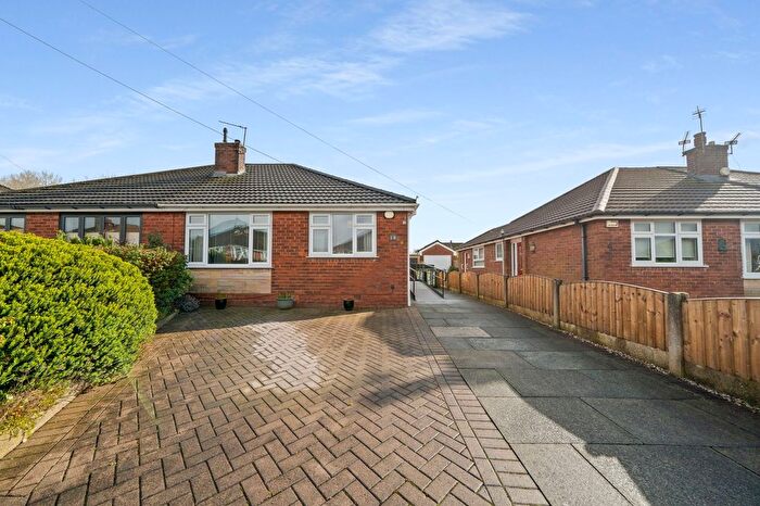 2 Bedroom Semi Detached Bungalow For Sale In Avondale Drive, Tyldesley, M29