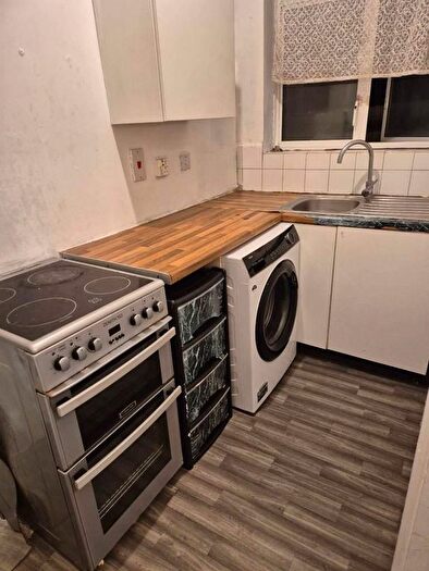 1 Bedroom Flat To Rent In Southfield Park, Harrow, London, HA2