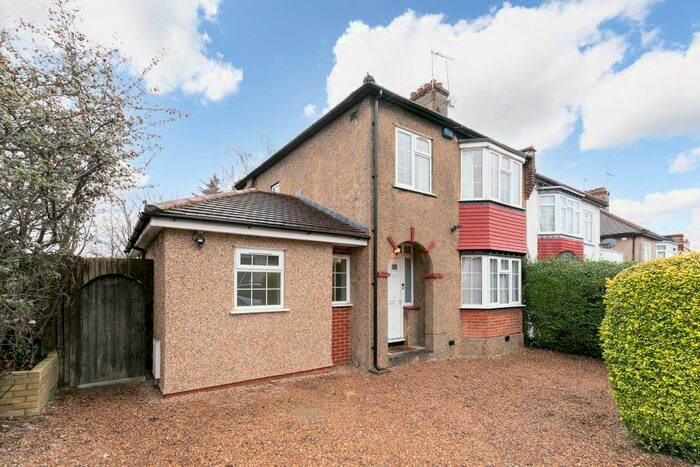 3 Bedroom Semi-Detached House To Rent In Oakleigh Crescent, Whetstone, London N20