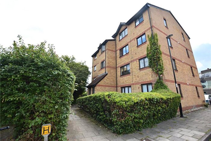 Studio To Rent In Baildon Street, London, SE8