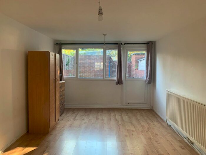 2 Bedroom Flat To Rent In Milton Road, London, N15