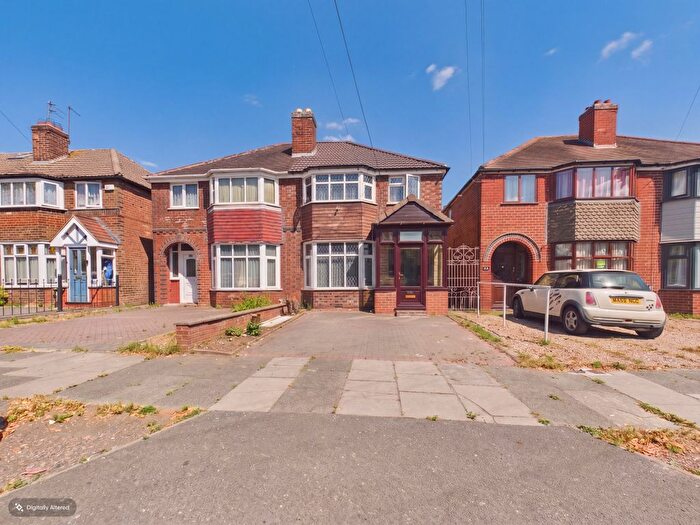 4 Bedroom Semi-Detached House For Sale In Turnberry Road, Birmingham, B42