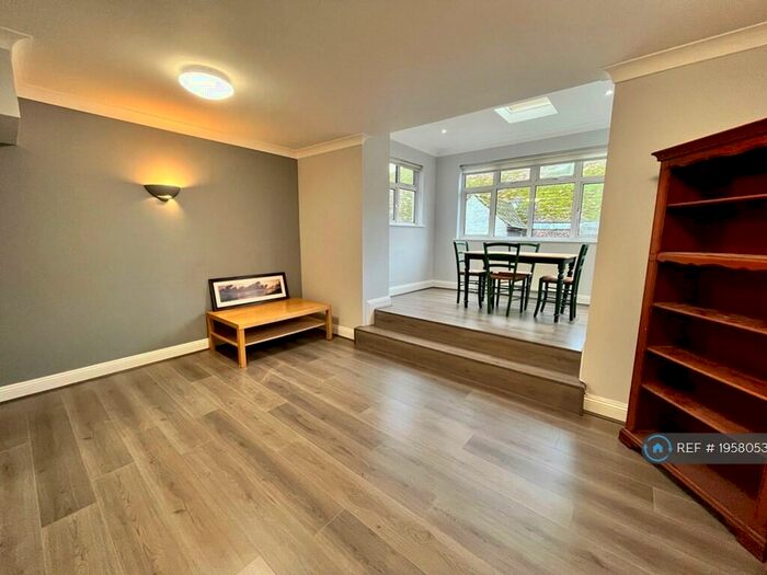 2 Bedroom Maisonette To Rent In The Masons, Gerrards Cross, SL9