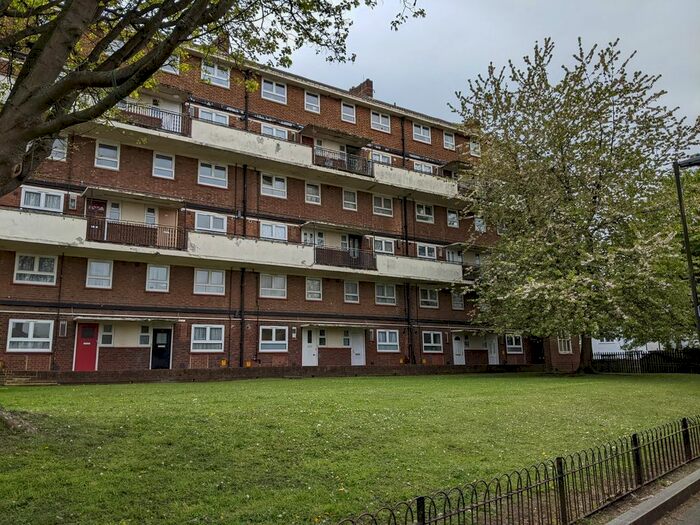 2 Bedroom Flat To Rent In Laburnum Road, Mitcham, CR4