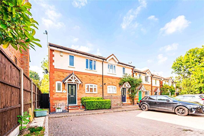 3 Bedroom Semi-Detached House For Sale In Canal Court, Berkhamsted, Hertfordshire, HP4