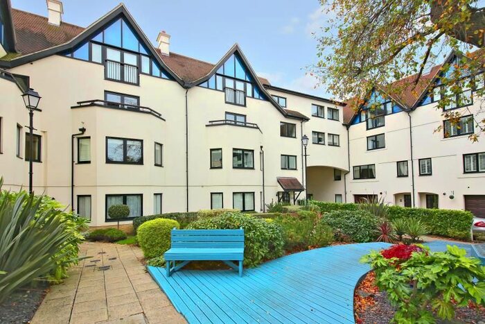 3 Bedroom Flat To Rent In Carew Road, Northwood, HA6