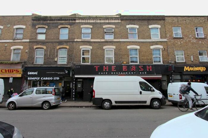 Studio To Rent In West Green Road, London, N15