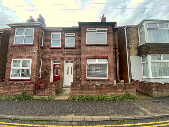 2 Bedroom House To Rent In Cross Road, Gorleston, Great Yarmouth, NR31
