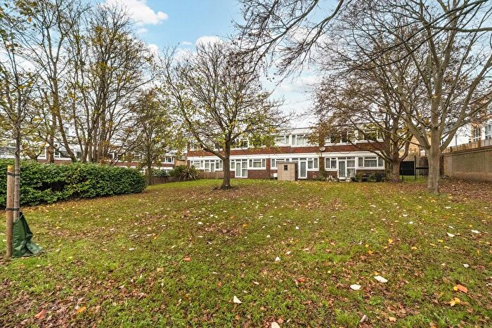 1 Bedroom Flat For Sale In Chatham Road, Battersea, London, SW11