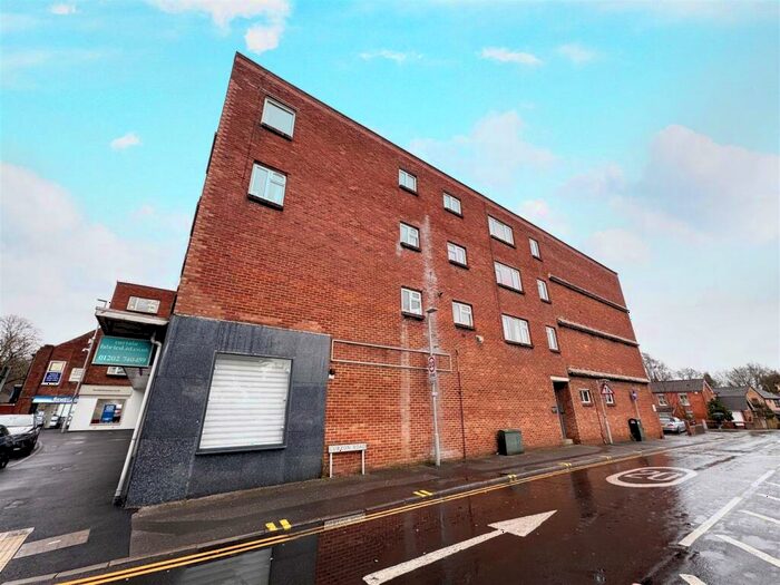 2 Bedroom Flat To Rent In Curzon Road, Ashley Cross, Poole, BH14