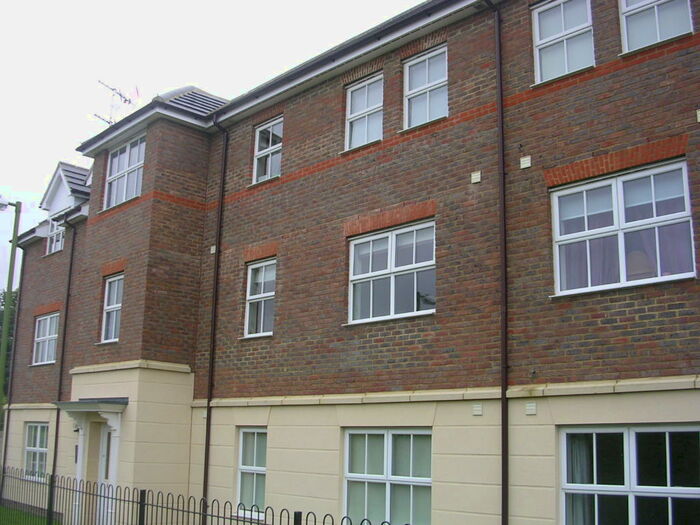 2 Bedroom Flat To Rent In Titchmarsh Close, SG8
