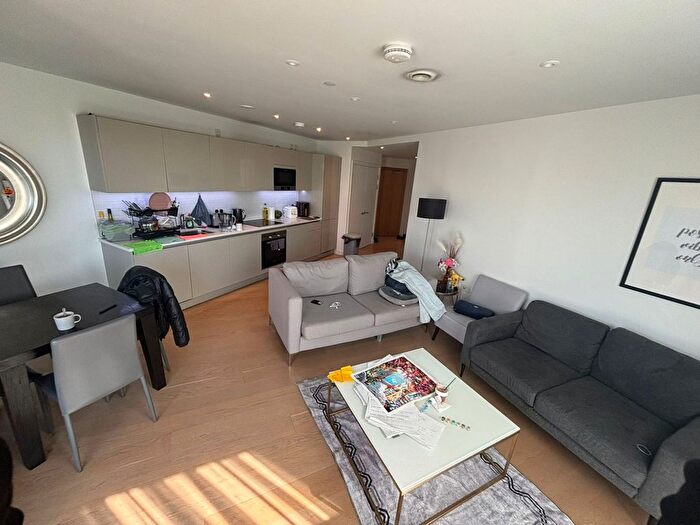 2 Bedroom Flat To Rent In Stock House, SE17