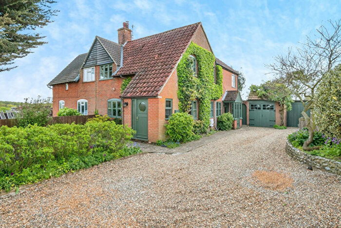 3 Bedroom Semi Detached House For Sale In Reepham Road, Alderford, Norwich, NR9