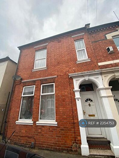 4 Bedroom Semi-Detached House To Rent In Abbey Road, Northampton, NN4