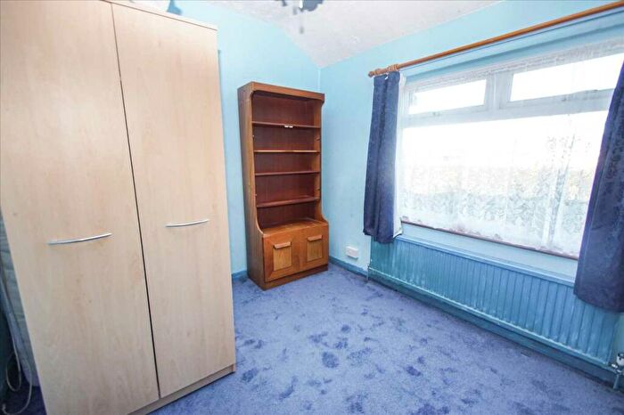 3 Bedroom End Of Terrace House For Sale In Long Furlong Drive, Slough, SL2