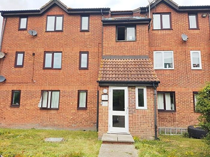 Studio To Rent In Parsonage Road, Grays, RM20