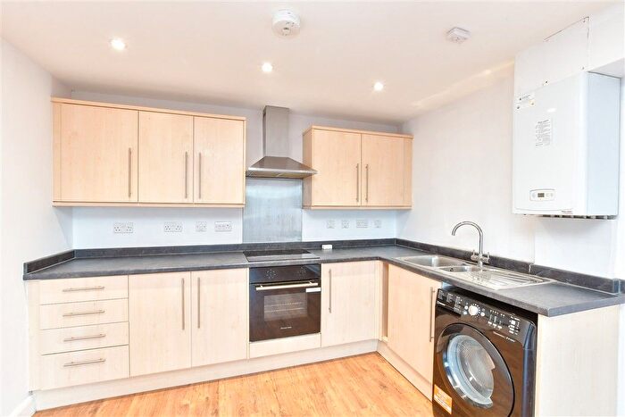 2 Bedroom Flat For Sale In Mile Oak Road, Portslade, East Sussex, BN41