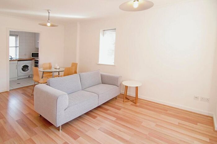 1 Bedroom Flat To Rent In Langtons Wharf, Leeds, West Yorkshire, LS2