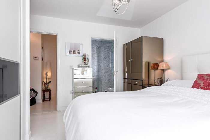 2 Bedroom Apartment To Rent In Rainbow Road, Erith, DA8