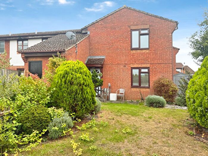 1 Bedroom Flat For Sale In Upperstone Close, Stotfold, Hitchin, Bedfordshire, SG5