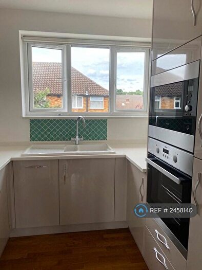 2 Bedroom Maisonette To Rent In Hillside, Maidenhead, SL6
