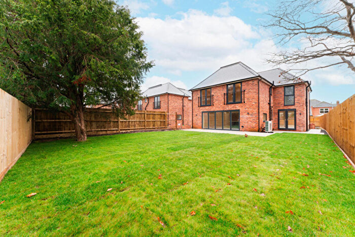 4 Bedroom Detached House For Sale In Warsash Road, Warsash, SO31