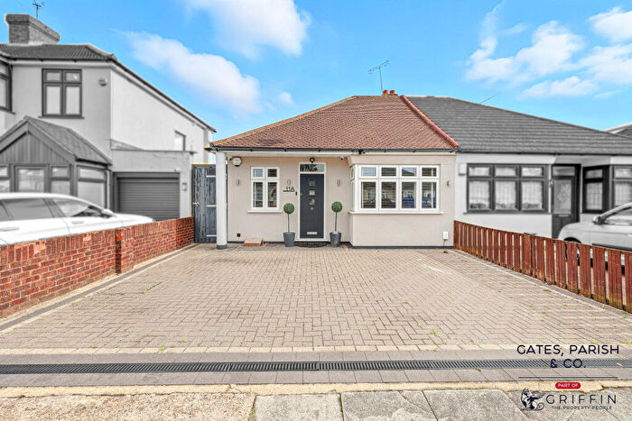 3 Bedroom Bungalow For Sale In Chelmsford Drive, Upminster, RM14