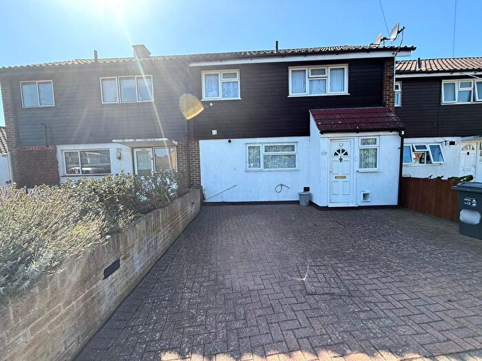 3 Bedroom Terraced House For Sale In Longheath Gardens, Croydon, CR0