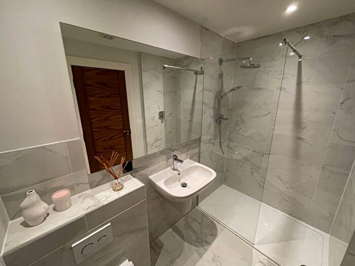 2 Bedroom Flat To Rent In Dee Hills Park, Chester, Cheshire, CH3