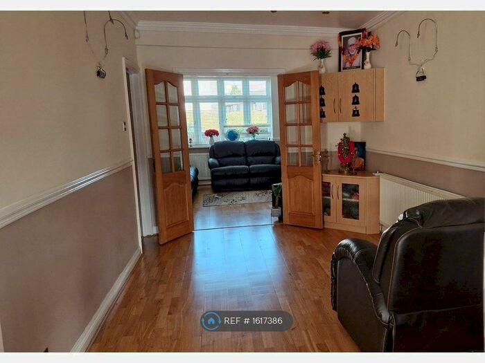 4 Bedroom End Of Terrace House To Rent In Catherine Gardens, Hounslow, TW3